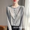 Blusa Feminina de Tricô de Manga Comprida com Gola Redonda Cor Sólida para Usar por Baixo Nova Top Versátil Fino com Casaco Aberto Primavera e Verão 2025