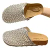 Nuevas Sandalias y Pantuflas 2025 para Mujer Verano Malla Diamante Diseño de Pedal Conveniente y Fácil Frescas Zuecos Medios