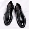 Sapatos formais de couro masculinos novos, de couro genuíno, sapatos masculinos casuais respiráveis, antiderrapantes, estilo britânico, aumento de altura, sola macia, sapatos de casamento para noivo