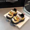 Tênis com Solado Macio para Meninas 2026 Primavera/Verão Novos Modernos Versáteis Sapatos para Crianças Pequenas Sapatos Casuais para Bebês Meninos Tendência