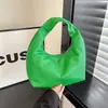 Bolsa de verão 2026 transfronteiriça para mulheres, bolsa de mão moderna, simples, versátil em formato de meia-lua, bolsa de ombro para o dia a dia, bolsa de axila