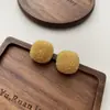 Brincos Metálicos Foscos com Textura de Grão Europeus e Americanos, Argola de Prata, Luxo Acessível, Moda de Alta Qualidade, Estilo Elegante Normcore para Mulheres