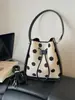 Bolso bandolera tipo cubo de tela de lunares de moda estilo coreano para mujer, nuevo bolso de hombro para el verano 2026, nicho dulce y elegante, para el día a día