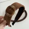 Diadema de Estilo Coreano Relajado Color Marrón Maillard de Ala Ancha con Vibras Vintage y Corona Alta para un Look Elegante