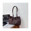 Bolso Tote de Gran Capacidad con Diseño Estampado de Nicho 2025 Nuevo Bolso de Mano para Viajes Diarios Bolso de Hombro de Alta Gama para Mujer