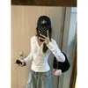 Camiseta con Capucha y Mangas Largas Estilo Chica Caliente Americana para Mujer Hombro Derecho Primavera y Otoño Ropa Interior Blanca Top Delgado Exportación al por Mayor