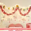 Decoración del Día de San Valentín con globos de columna flotante para eventos festivos en centros comerciales, creando una atmósfera romántica