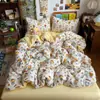 Juego de ropa de cama de cuatro piezas de grado A para maternidad e infantil, adecuado para dormir desnudo, sábana y funda de edredón de gasa de doble capa estilo ins, juego de tres piezas para dormitorios estudiantiles
