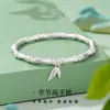 Pulsera con diseño de noria hecha de plata pura 990, disponible para venta al por mayor. Es un producto de nicho, de lujo ligero, de alta gama que es un éxito de ventas en el extranjero y puede ser enviado en nombre de los clientes.