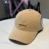 Gorra de Béisbol de Color Sólido Bordada con Letras, Nuevo Estilo Primavera y Verano para Hombres y Mujeres, Estilo Pareja, Moderna, Sencilla, Informal, Versátil, Gorra de Pico
