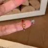 Anillo Popular de Segunda Mano de Xiaohongshu con Cola de Iris Dorado y Rubí Estilo Palacio Retro Sello de Nicho