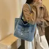 Bolso tote de mezclilla vintage desgastado para mujer, bolsa escolar para estudiantes de gran capacidad, bolso de hombro casual para el día a día, bolso grande de moda