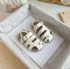 Sandalias de Diadema de Moda para Niños 2026 Verano Nuevas Sandalias Tipo Birkenstock Estilo Coreano para Niñas Zapatos de Playa de Suela Suave para Niños Modernas