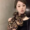Bufanda de gasa con estampado de leopardo para mujer, ligera y elegante, adecuada para primavera y otoño, bufanda de seda decorativa para ir al trabajo, elegante bufanda de corbata