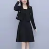 Conjunto de duas peças plus size feminino com um blazer pequeno e vestido de suspensório, novo estilo primavera e outono, vestido elegante e que afina para mulheres curvilíneas