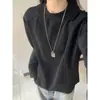 Sudadera de cuello redondo patchwork deconstruido en blanco para hombre, camiseta de manga larga de peso pesado para otoño, ajuste regular, capa interior estilo americano