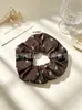 Scrunchies de Tela Estilo Vintage al por Mayor, Cintas para el Cabello Coreanas con Bordado Floral a Cuadros, Suministro para Tiendas de Accesorios, Directo de Fábrica