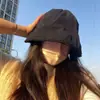 Chapéu bucket preto moderno e estiloso para mulheres, perfeito para um look natural pela manhã, fashion e versátil