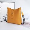 Bolsa de Comercio Exterior Bolsos para Mujer 2022 Estilo Coreano Diseño de Nicho Patrón de Piedra Bolso Cubo Bolso Mini Simple Bolso Cruzado Pequeño