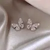 Pendientes de botón de mariposa con circonita Micro-set para el día a día Pendientes de nicho de lujo ligero europeos y americanos Adornos para las orejas exquisitos, elegantes y de alta gama para mujer