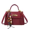 Bolsa de camurça de nicho para outono e inverno para mulheres, nova bolsa transversal versátil vintage 2026, miniatura requintada da bolsa Kelly