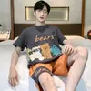 Pijama masculino de shorts e manga curta, novo estilo de verão, gola redonda, conjunto de roupa de casa casual estilo coreano com desenho, pode ser usado fora