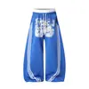 Direto do fabricante: Calça de moletom patchwork listrada estilo americano com estampa de letras, perna curva azul, unissex, com cós duplo e pernas largas, moderna