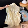 Camisa con protección solar de manga larga para mujer, con diseño único, de punto fino para verano, con mariposa bordada y abertura de amarre