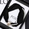 Lenço Quadrado Pequeno de Luxo de Entrada Francês Primavera e Verão Colar de Pérolas Lenço com Fivela Magnética para Preguiçosas Lenço Feminino com Corrente Clavicular