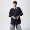 Diseño Nicho Retro Americano, Camisa Polo Bordada Holgada Unisex, Top de Moda de Verano con Parches de Media Manga