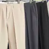 Calças masculinas pretas slim fit calças casuais masculinas moda coreana calças de comprimento no tornozelo bordadas com abelha calças sociais masculinas