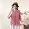 Nueva moda de otoño para madres, top bordado de cuello alto, camisa casual de manga larga con doble bolsillo para mujeres de mediana edad y mayores