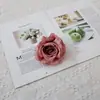 Cabeza de flor artificial flor de seda rosa Tailandia comercio exterior al por mayor arreglo floral de boda caja de regalo a juego decoración decoración suave flor