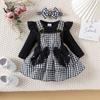 Comercio Exterior de Amazon Trajes de Primavera y Otoño Europeos y Americanos para Bebés y Niñas Pequeñas Bata de Color Sólido de Manga Larga + Falda con Tirantes Estampada + Adorno para la Cabeza