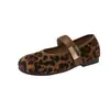 Zapatos Mary Jane para Mujer Verano Ropa de Exterior 2026 Estilo Nuevo con Faldas Zapatos Individuales Retro de Corte Bajo Mocasines Planos con Velcro