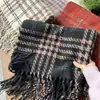 Novo Lenço Xadrez Arco-Íris Retro Estilo Coreano com Franjas para Mulheres no Inverno, Versátil, de Alta Qualidade, Espessado e Quente, Lenço para Estudantes