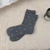 Calcetines apilados de borde con volantes color gris para mujer, calcetines florales hasta la pantorrilla, nuevos calcetines casuales versátiles de algodón estilo japonés para primavera/verano/otoño