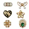 Anel de Moda de Metal Prateado com Design de Estrela e Coração, Incrustado com Pérolas, Fivela de Sapato Exquisita de Luxo Leve Banhada a Ouro para Tamancos
