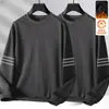Camiseta de manga larga para hombre para otoño e invierno, marca de moda, corte holgado, forrada de forro polar, engrosada, camiseta básica casual, sudadera de cuello redondo para estudiantes jóvenes