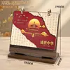 Novo calendário de mesa de madeira 2027, com design vermelho para o Ano do Carneiro, suporta embalagem personalizada em caixa de presente e é adequado para uso como calendário de mesa no escritório