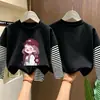 Camiseta de manga larga a rayas de algodón puro para niñas, estilo primavera y otoño, imitación de dos piezas, top de dibujos animados estiloso para niños mayores