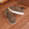 Pantuflas de Algodón para Hombre de Invierno Zapatos Cálidos Engrosados Suela Gruesa Antideslizantes para Pies Anchos/Hinchados Zapatos Peludos Se Pueden Usar en Interiores o Exteriores Zapatos para el Hogar