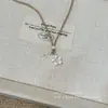 Pingente de Flor Oca Trazedor de Sorte Vintage Corrente Longa Trançada para Suéter Nova Moda Leve Luxo Colar de Alta Qualidade