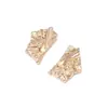 Pendientes de aleación plisados versátiles de diseño de nicho europeo y americano para ir al trabajo, pendientes de moda transfronteriza con textura irregular para mujer
