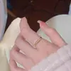 Anel de zircônia em favo de mel de camada dupla para mulheres, design único, moda de alta qualidade, elegante, luxo leve, anel aberto ajustável