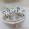2026 Novos Brincos de Flor Estrela Pérola Renda Flor Oca de Cinco Pétalas Brincos de Zircônia Brincos de Moda Personalizados
