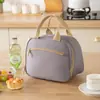 Elegante y minimalista bolsa de almuerzo térmica, perfecta para llevar el almuerzo al trabajo o la escuela; una bolsa aislante de papel de aluminio engrosado
