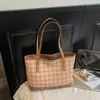 Bolso de Axila de Nicho Estilo Coreano para Mujer Otoño 2025 Nueva Moda Bolso de Hombro a Cuadros Super Popular Versátil Bolso Tote de Gran Capacidad