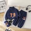 Conjunto de Inverno Infantil para Meninos Lindo Duas Peças Tendência 2025 Novo Conjunto de Moletom Esportivo de Veludo para Meninos com Bolsa Grátis