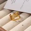 Anel de folha banhado a ouro 18K de rosto largo, moda europeia e americana, popular no INS, não desbota, abertura ajustável, anel de aço titânio para mulheres